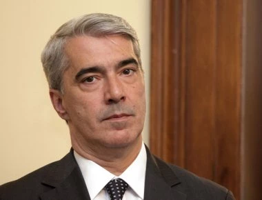 Τα σκαλιά της εκκλησίας ανεβαίνει ο Σίμος Κεδίκογλου μετά από 4 μήνες σχέση